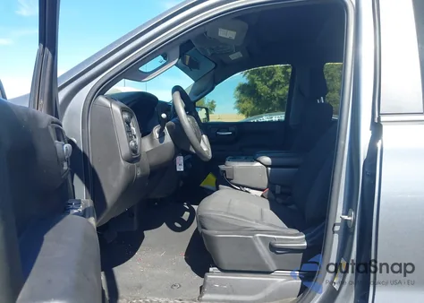 2021 Chevrolet Silverado 1500 4Wd Short Bed Custom Trail Boss z USA, uszkodzony, nr VIN 1GCPYCEF3MZ246533